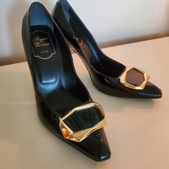 Vintage Roger Vivier black patent pumps with gold buckle - Picture 2 of 15